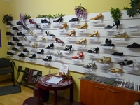 V tomto malém obchůdku najdete největší stálou nabídku taneční obuvi na Moravě